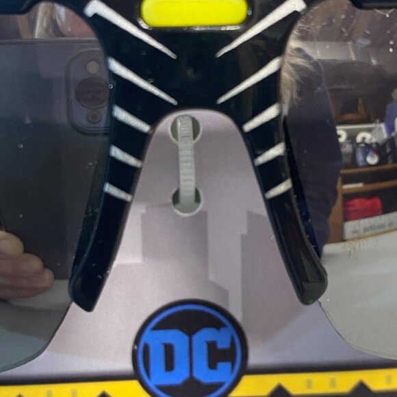 Batman DC Dark Knights Bat Signal Boys Kids 100% UV Shatter Resistant Sunglasses - Picture 2 of 5